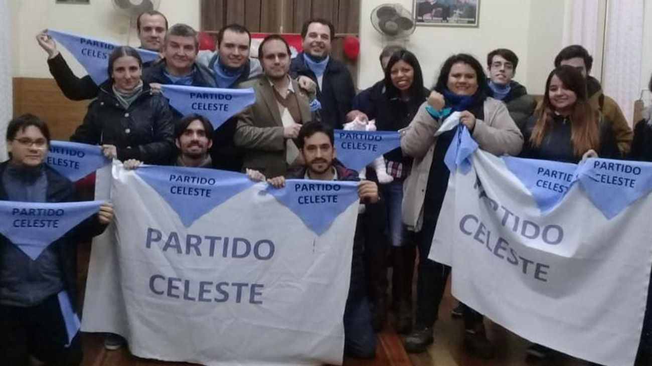 Raúl Magnasco, presidente de la asociación Más Vida, lanzó junto con otros activistas el Partido Celeste, el cual tiene como eje la oposición a la legalización de la interrupción voluntaria del embarazo.