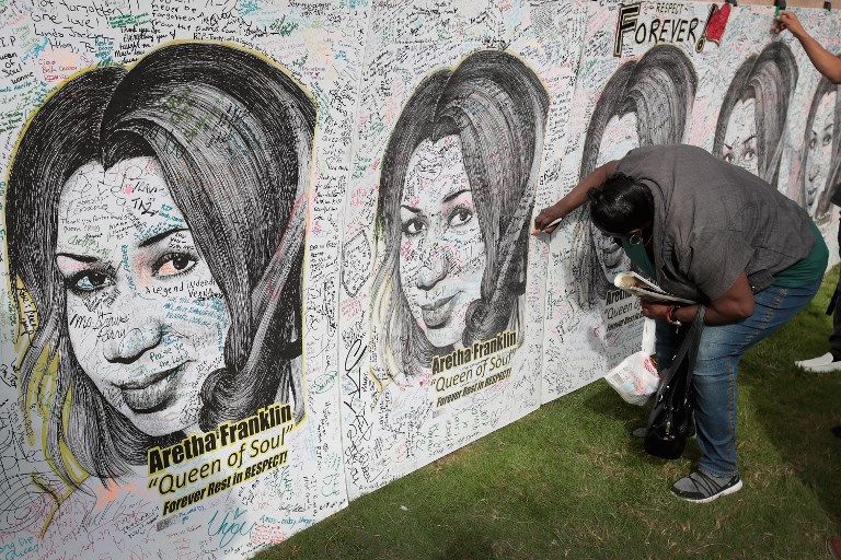 Miles de personas despiden a Aretha Franklin en su capilla ardiente en Detroit (EE.UU.)