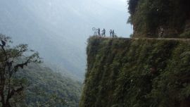 03_El camino de la Death Road es angosto y expuesto 0091