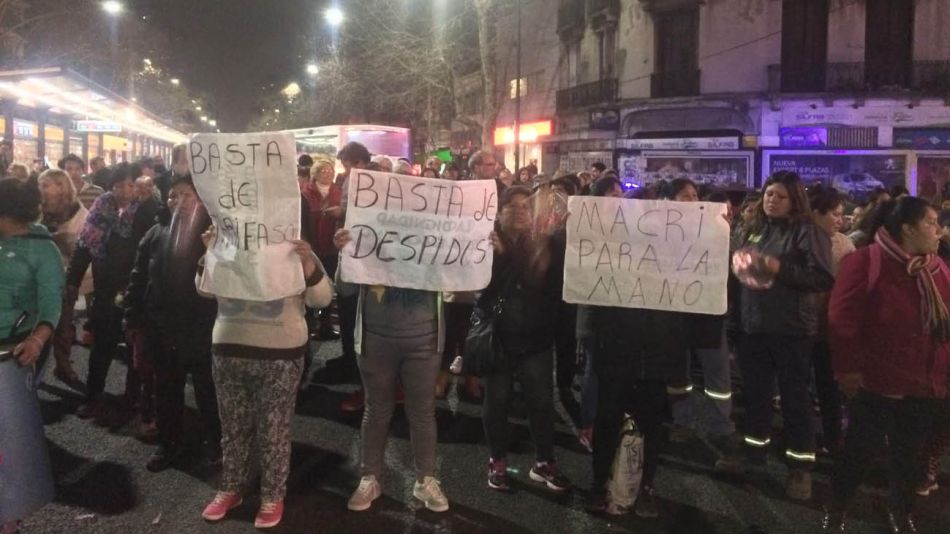 Cacerolazo en el cruce de las avenidas San Martín y Juan B. Justo