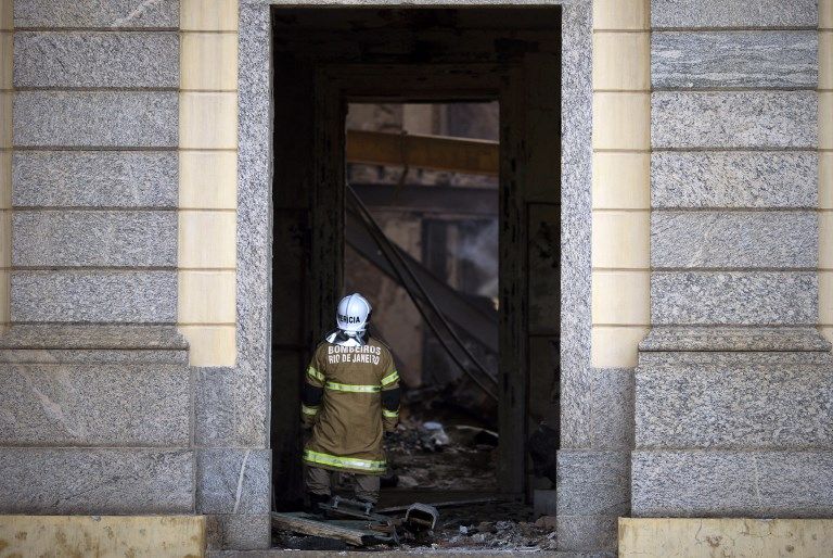 Si bien todavía no hubo una comunicación oficial al respecto, se estima que el incendio de enormes proporciones desatado este domingo en el Museo Nacional de Río destruyó todo lo que poseía la institución, constituido por aproximadamente 20 millones de piezas.