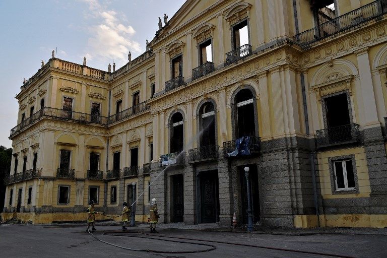 Si bien todavía no hubo una comunicación oficial al respecto, se estima que el incendio de enormes proporciones desatado este domingo en el Museo Nacional de Río destruyó todo lo que poseía la institución, constituido por aproximadamente 20 millones de piezas.