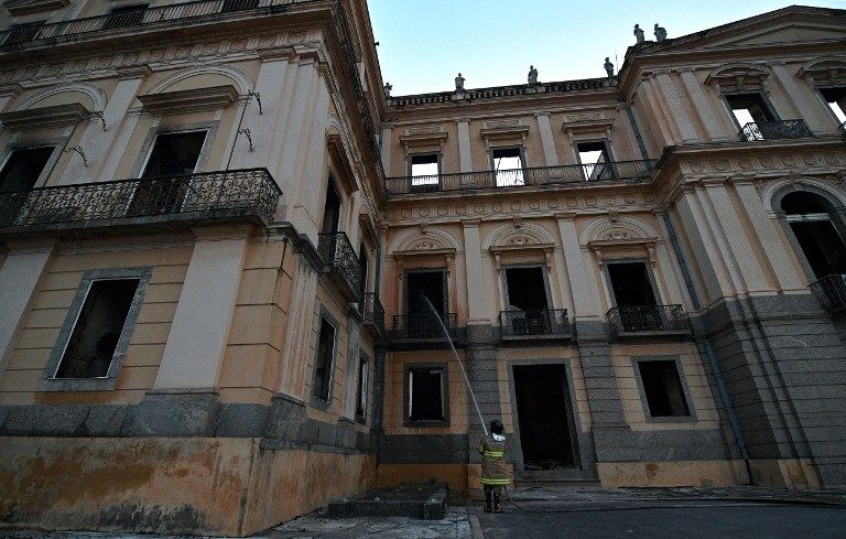 Si bien todavía no hubo una comunicación oficial al respecto, se estima que el incendio de enormes proporciones desatado este domingo en el Museo Nacional de Río destruyó todo lo que poseía la institución, constituido por aproximadamente 20 millones de piezas.