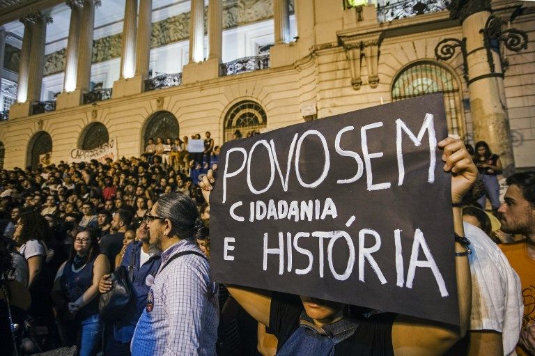 Si bien todavía no hubo una comunicación oficial al respecto, se estima que el incendio de enormes proporciones desatado este domingo en el Museo Nacional de Río destruyó todo lo que poseía la institución, constituido por aproximadamente 20 millones de piezas.