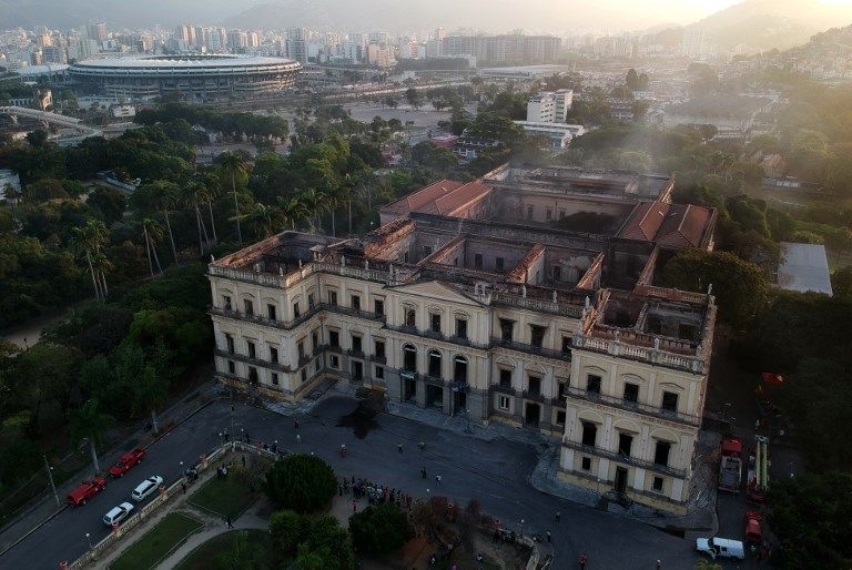 Si bien todavía no hubo una comunicación oficial al respecto, se estima que el incendio de enormes proporciones desatado este domingo en el Museo Nacional de Río destruyó todo lo que poseía la institución, constituido por aproximadamente 20 millones de piezas.