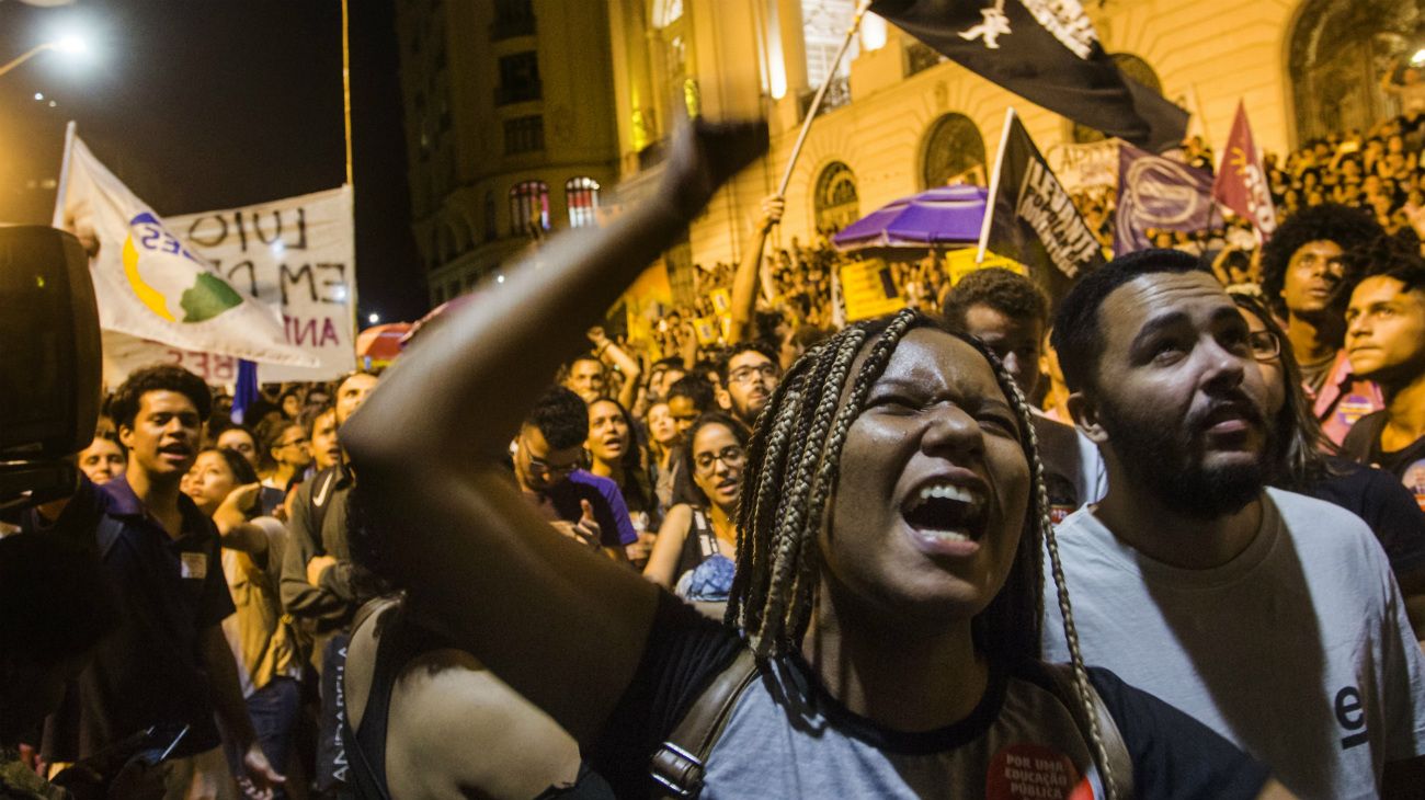 El Museo Nacional quedó destruido y los brasileños protestan con furia