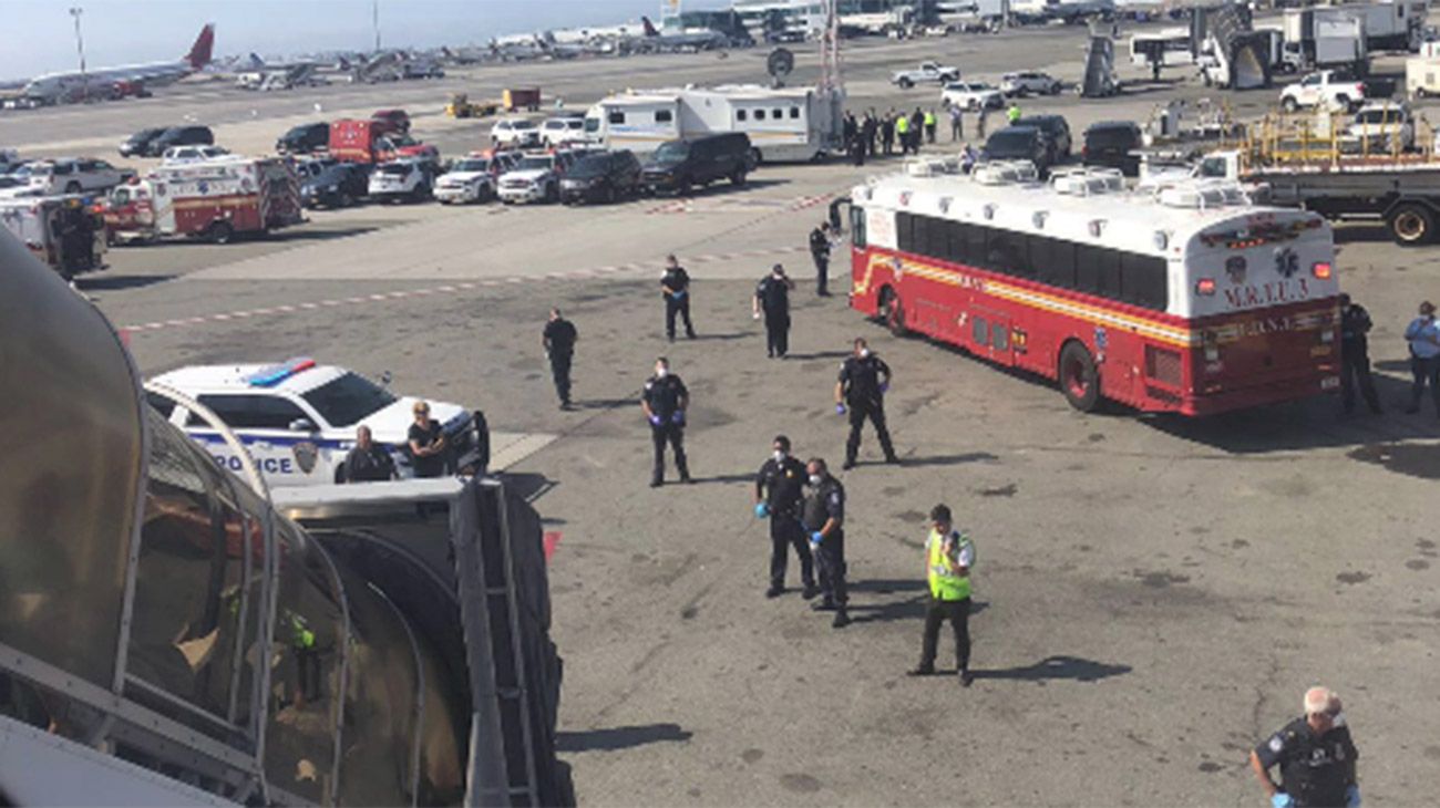  Aeropuerto internacional John F. Kennedy, de Nueva York en alerta por avión en cuarentena. 