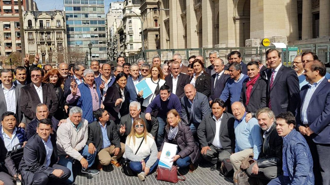 Intendentes peronistas fueron hoy a Casa Rosada a pedir una audiencia con el Presidente Macri