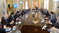 Mauricio Macri junto a los gobernadores durante la firma del Acuerdo Fiscal.