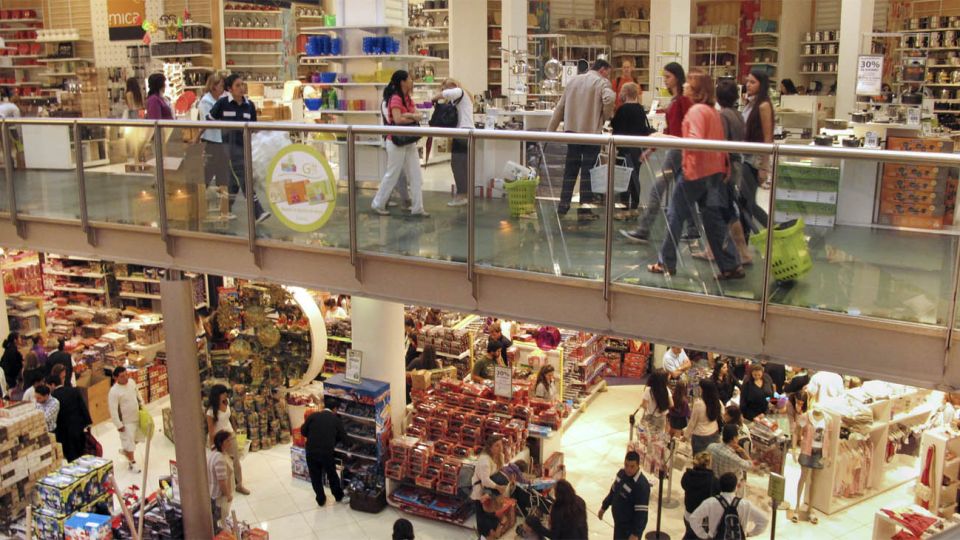 La suba del dólar, la aceleración inflacionaria y la caída del salario.