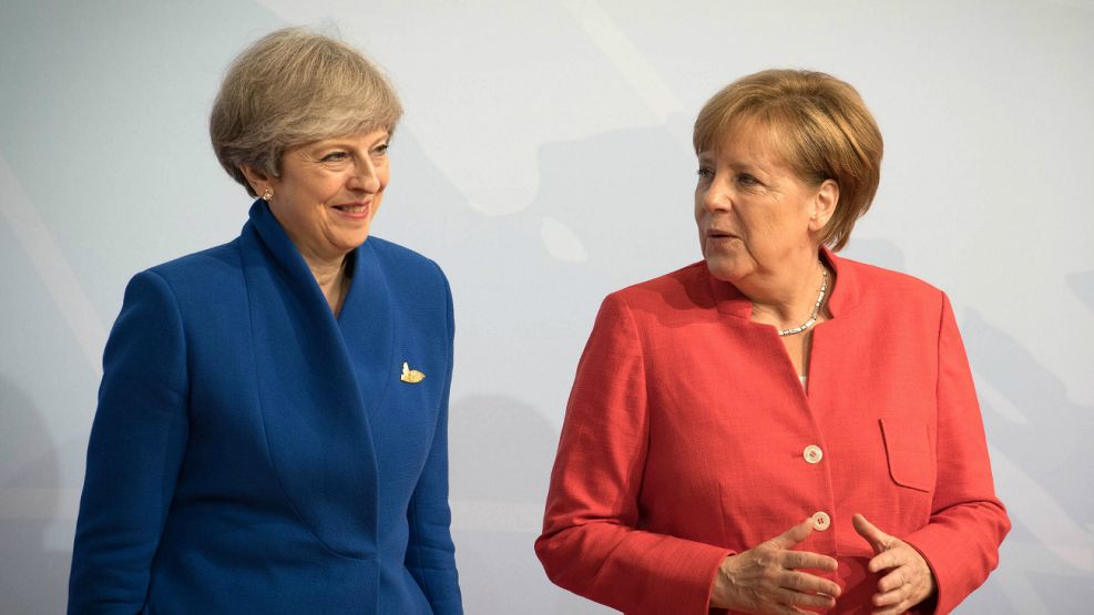 Angela Merkel y Theresa May negocian el brexit.