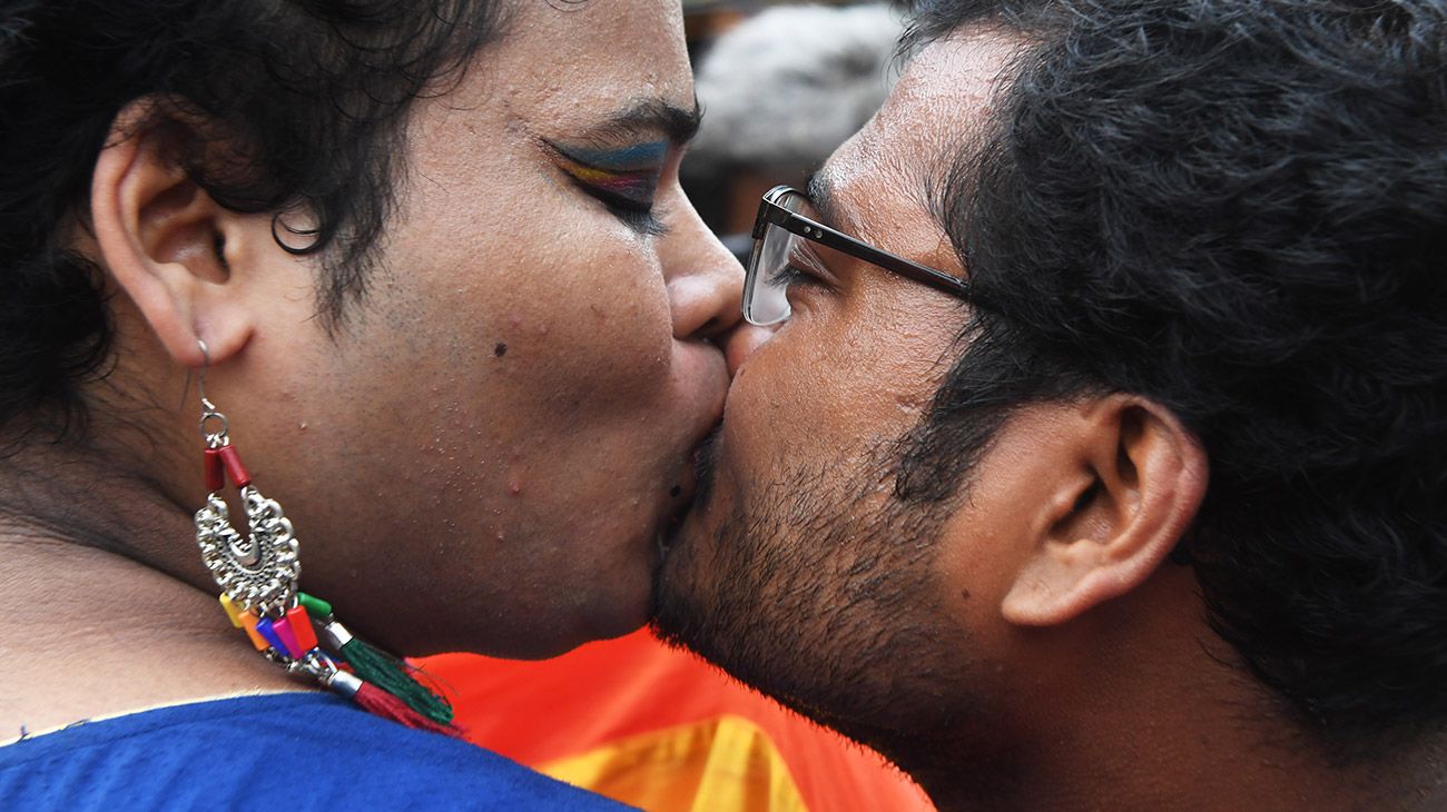 La Corte Suprema de India despenalizó la homosexualidad, una decisión histórica en este país de 1.250 millones de habitantes.