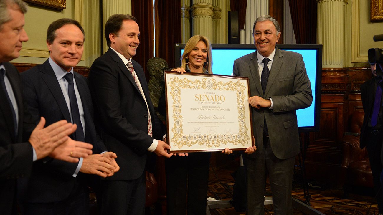 Distinción a la Fundación Educando en el Congreso Nacional