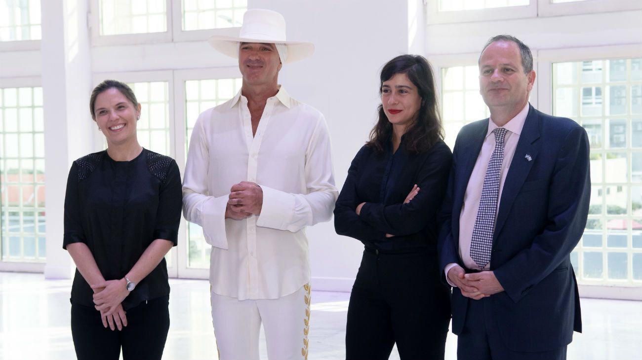 Inauguración. De izq. a der.: Zoe Lukov, Alan Faena, la artista israelí Naama Tsabar e Ilan Sztulman, el embajador de Israel en la Argentina.