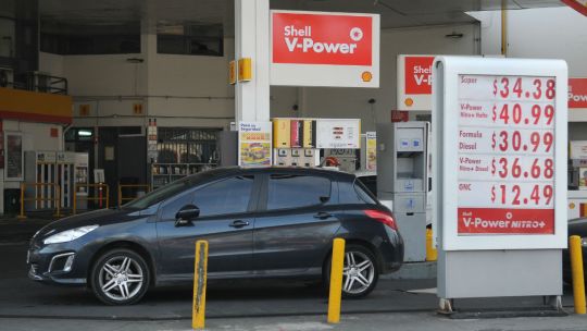 NUMEROS INEDITOS. Los surtidores, con valores arriba de $ 40 por primera vez para la nafta.