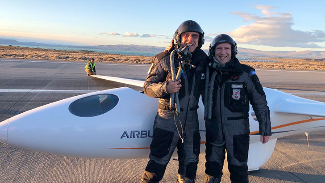 Airbus Perlan Mission II pilots Jim Payne (left) and Morgan Sandercock made history in El Calafate, by soaring the Perlan 2 glider to a new glider altitude world record of over 62,000 feet. That record was later topped again by pilots Jim Payne and Miguel Iturmendi.