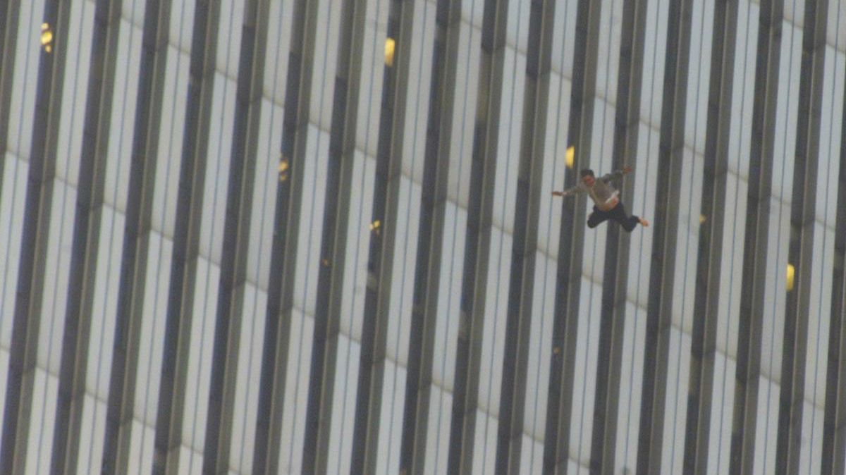 El 11 de septiembre de 2001, cuatro aviones de pasajeros fueron capturados por terroristas islamistas. Dos fueron dirigidos contra el World Trade Center en Nueva York, uno contra el Departamento de Defensa en Washington y otro se estrelló en Pensilvania.