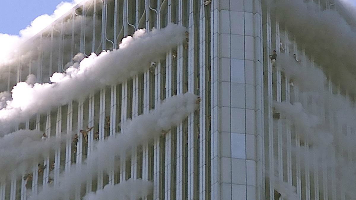 El 11 de septiembre de 2001, cuatro aviones de pasajeros fueron capturados por terroristas islamistas. Dos fueron dirigidos contra el World Trade Center en Nueva York, uno contra el Departamento de Defensa en Washington y otro se estrelló en Pensilvania.