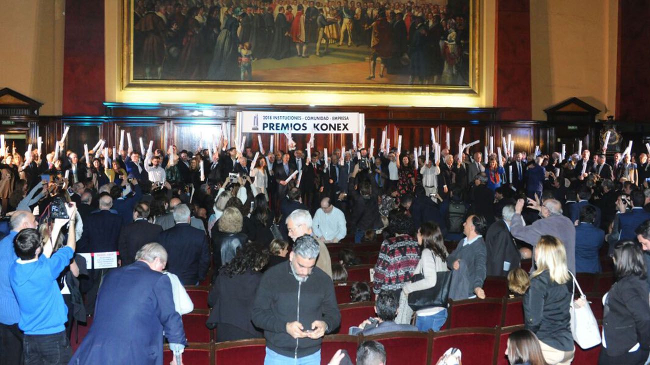 Entrega de diplomas, premios Konex.