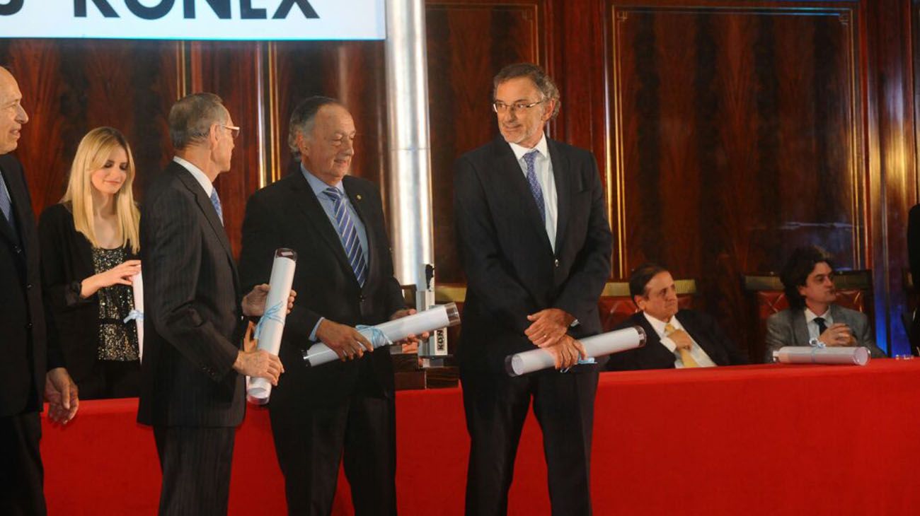 Entrega de diplomas, premios Konex.