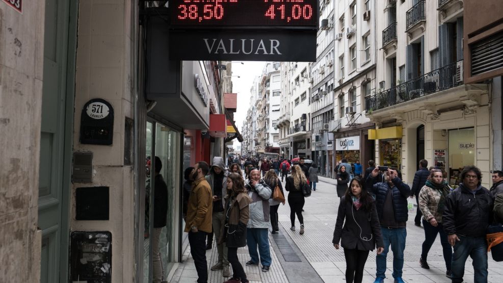 Argentina to Go Deeper Into Recession, Central Bank Survey Says
