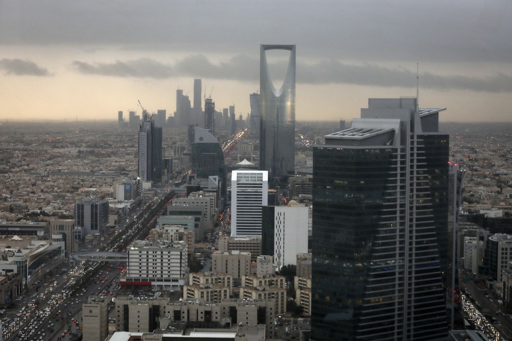 Saudi Arabia Offers $11 Billion in Bonds Ahead of Qatar