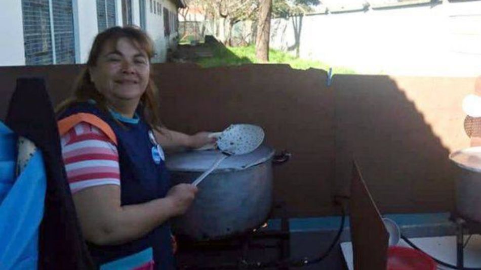 Corina De Bonis en una olla popular.