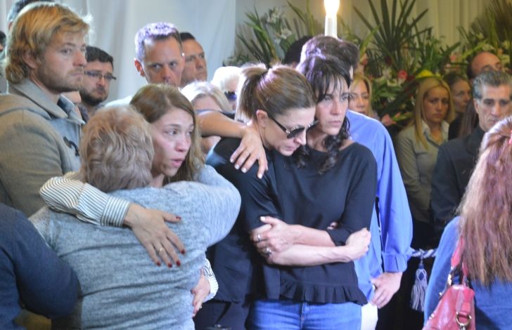 ÚLTIMO ADIOS. Cientos de personas asisten al funeral del tres veces exgobernador José Manuel de la Sota en el Centro Cívico.