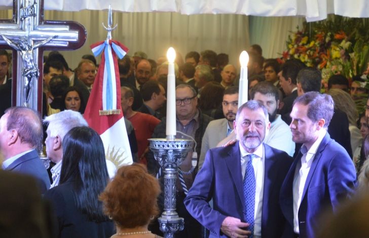 ÚLTIMO ADIOS. Cientos de personas asisten al funeral del tres veces exgobernador José Manuel de la Sota en el Centro Cívico.