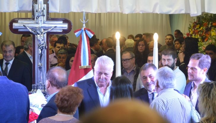 ÚLTIMO ADIOS. Cientos de personas asisten al funeral del tres veces exgobernador José Manuel de la Sota en el Centro Cívico.