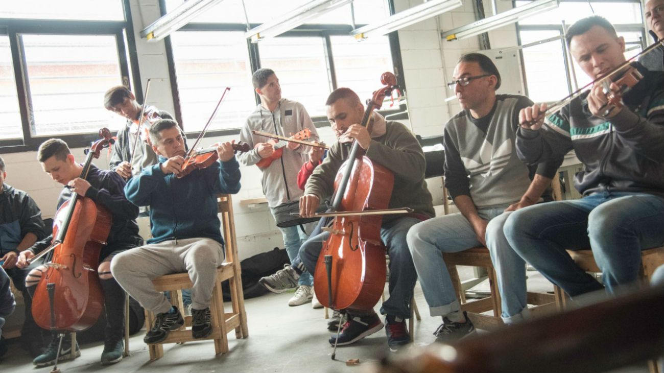 Los internos de la Unidad 47 ensayan junto a la orquesta 