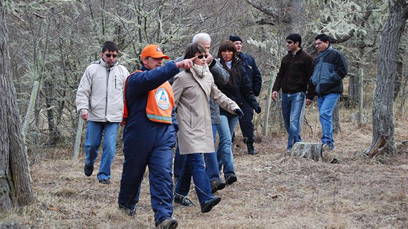 A poco del hecho, la por entonces gobernadora Fabiana Ríos visitó el camping John Goodall para interiorizarse sobre la búsqueda.