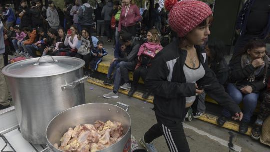 Olla popular. Los movimientos sociales están en la calle. En nuestro país, los pobres están organizados. No sucede en otros países de Latinoamérica.