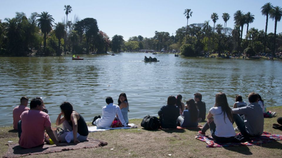 El clima primaveral volvió este domingo a gran parte del centro del país