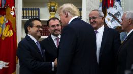Donald Trump juto al secretario de Economía de México, Ildefonso Guajardo Villarreal.