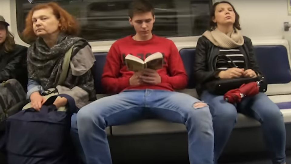 manspreading rusia