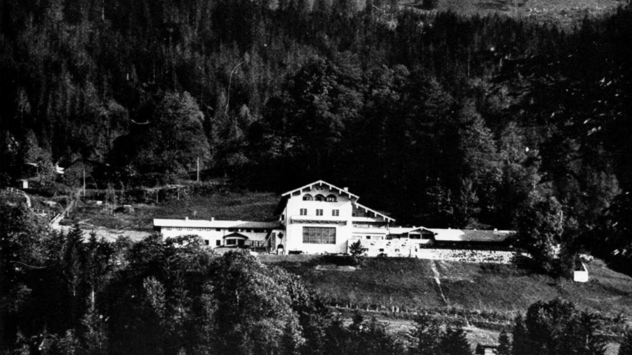 Las ruinas de la antigua casa del dictador llevan abandonadas desde 1952, algo que aprovechó la extrema derecha para convertirlo en un santuario nazi.