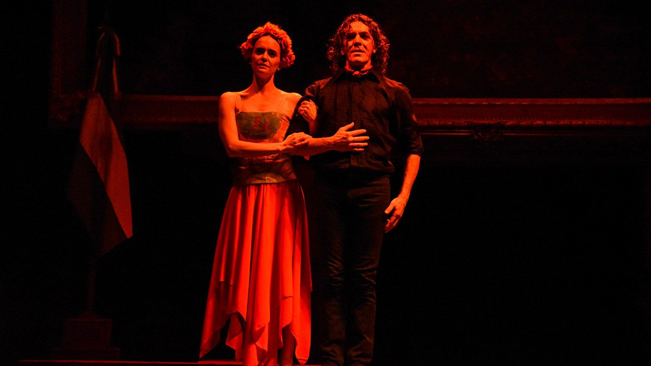  Maximiliano Guerra junto a su mujer Patricia Baca, interpretando un emotivo fragmento de Frida.