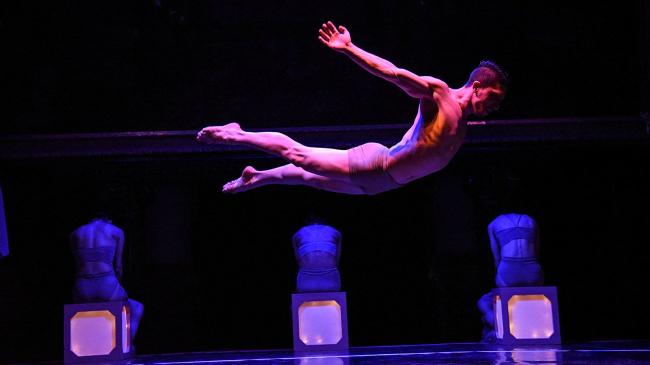 El cierre del acto sorprendió con la presentación de cinco compañías de danza, interpretando diversos géneros.