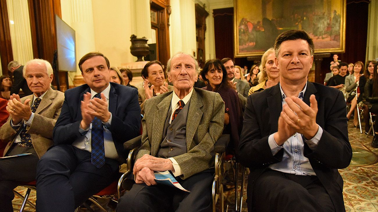 El salón Pasos Perdidos del Congreso de la Nación, fue el escenario de un evento sin precedentes, que reunió a bailarines de excelencia, legisladores nacionales y la figura emblemática de la danza Enrique Lommi.