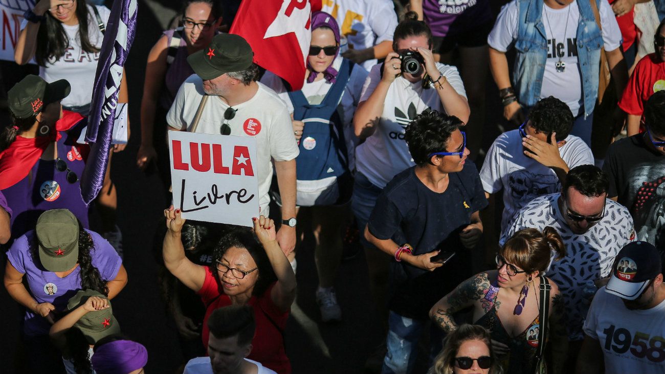 ELE NAO. Miles de mujeres marcharon en Brasil contra el candidato ultraconservador Jair Bolsonaro.