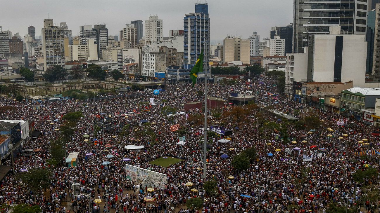 ELE NAO. Miles de mujeres marcharon en Brasil contra el candidato ultraconservador Jair Bolsonaro.