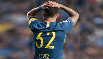 Influencia China. En cada partido Tevez se devalúa más que el peso.