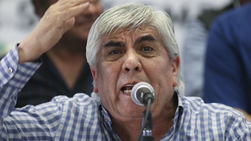 Moyano planea convocar a un paro general Moyano planea convocar a un paro general
