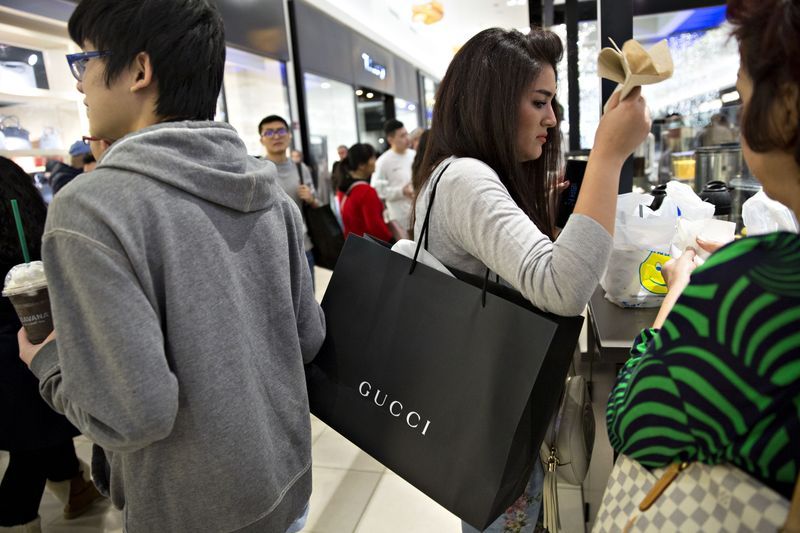 Gucci y Louis Vuitton son las marcas preferidas por los millenials, según la encuesta y datos de redes sociales analizados por UBS. 