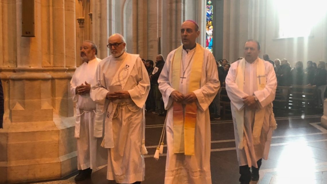 el-arzobispo-victor-fernandez-al-frente
