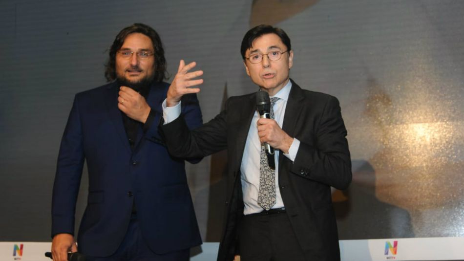 Jorge Fontevecchia, CEO de Perfil Network, junto a Martín Kweller, CEO Kuarzo Entertainment.