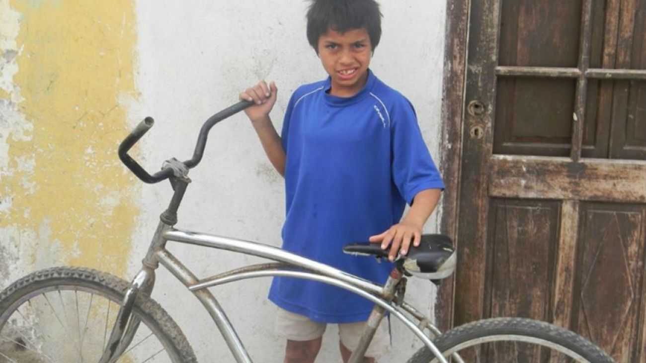 Agustín, de 9 años, encontró una billetera con 25 mil pesos y no dudó en devolvérsela a su dueño.