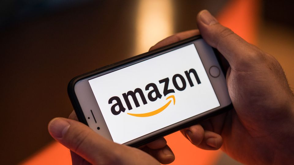 Amazon aumentó el sueldo de sus trabajadores a meses de la Navidad.