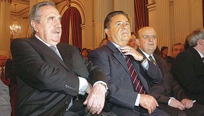 Diálogo. Raúl Alfonsín debatió distintas cuestiones de gobernanza con Duhalde en las crisis.